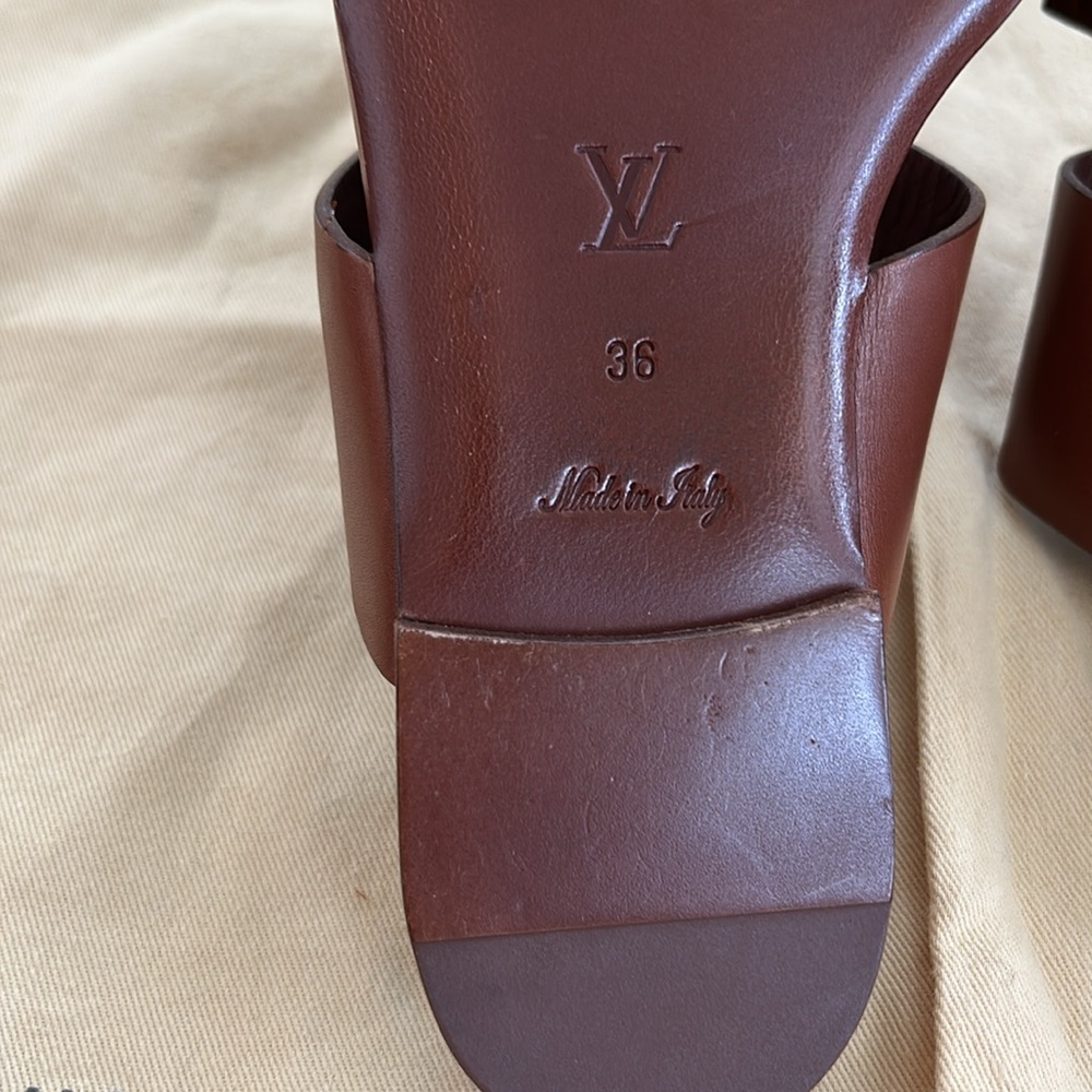Louis Vuitton Woodcut Sandal . Size 36. Brown leather with gold metal logo. - Picture 5 of 7